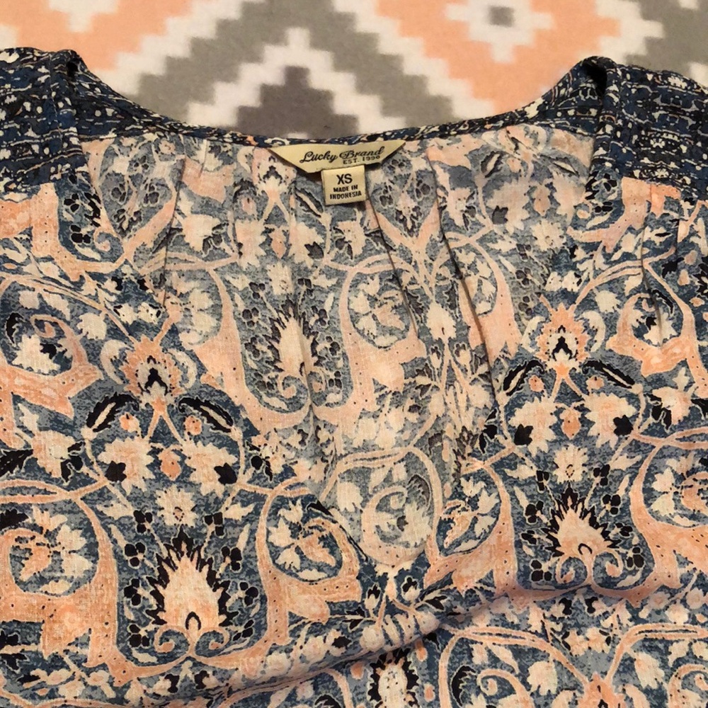 Lucky Brand Womens Low V-Neck Cap Sleeve Top Sz XS - Picture 3 of 8
